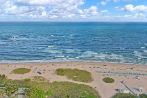 Prime Beachside Stay w Heated Pool & Parking