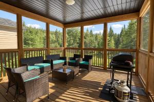 Muskoka Cottage Retreat with BBQ, Fire pit and Game Room Fun