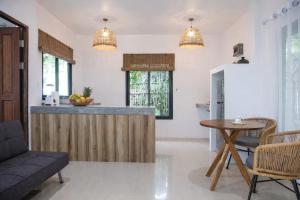 Island`s Pearl Home with Private Patio Quiet & Peaceful, Hin Kong