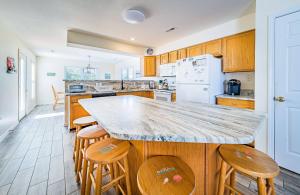 Casa Bella - Duck, Bayberry Bluffs, Ocean View, 500 Yds to Beach, Pool, Hot Tub, Playset, Pets OK
