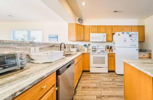 Casa Bella - Duck, Bayberry Bluffs, Ocean View, 500 Yds to Beach, Pool, Hot Tub, Playset, Pets OK
