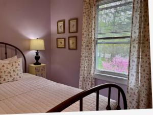 Twin Oaks Near Lake Wallenpaupack Historic Home