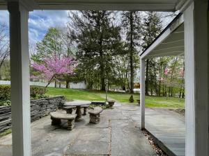 Twin Oaks Near Lake Wallenpaupack Historic Home