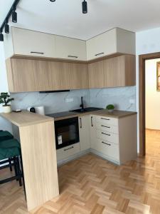 Eva Apartment - City Center, Free Garage Parking & Balcony View