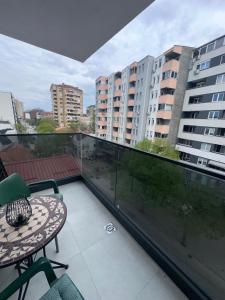 Eva Apartment - City Center, Free Garage Parking & Balcony View
