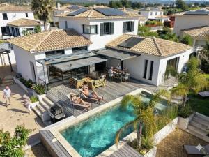Villa Jadéa - Piscine & terrain de pétanque, toute neuve & chic - BY AURAconciergerie