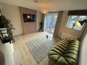 6Bed Accommodation - Sleeps 9 - Near iPort and RaceCourse - Rossington,Doncaster