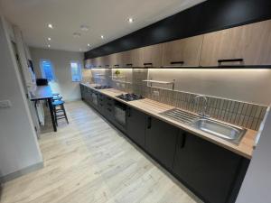 6Bed Accommodation - Sleeps 9 - Near iPort and RaceCourse - Rossington,Doncaster