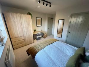 6Bed Accommodation - Sleeps 9 - Near iPort and RaceCourse - Rossington,Doncaster