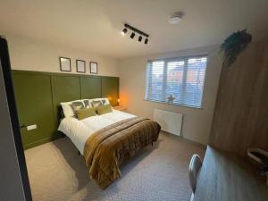 6Bed Accommodation - Sleeps 9 - Near iPort and RaceCourse - Rossington,Doncaster