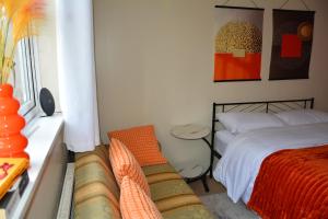 Four-bedroom house, kitchen, TV in each bedroom