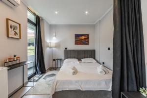 Hill Side Suite 5 By PS
