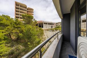 Hill Side Suite 5 By PS
