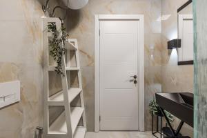 Hill Side Suite 5 By PS