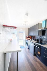 4 bedhouse in borehamwood with large onsite parking