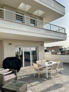 Attico Super-Attico lusso terrazza grande solarium BBQ & WiFi IFO