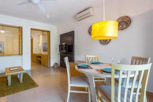Lovely studio with private outdoor pool, on-site golf, patio, & AC