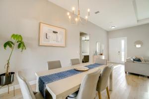 3 Mi to Manasota Beach! Sleek Home with Lanai