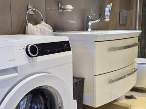 EDI - Sea-View Apartment