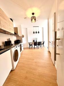 NEW Bright Modern Retreat at Malvarrosa Beach