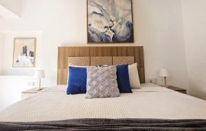 PanoramaTWR Modern Two BDR Flat Pool Gym and View