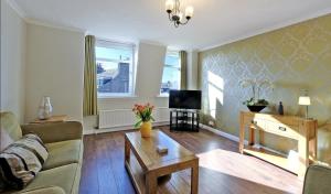 Home from Home Aberdeen-Spacious West End Apartment-Free Parking-Near ARI & City Centre