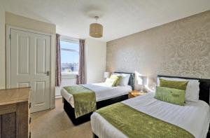 Home from Home Aberdeen-Spacious West End Apartment-Free Parking-Near ARI & City Centre