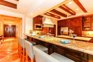 Luxury Beachfront Penthouse Hot Tub and Ocean Views