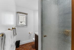 Upscale 2BR Getaway in Trendy University Heights!