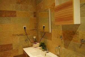 Makaya Homes Elegant 2BR Coastal Apartment