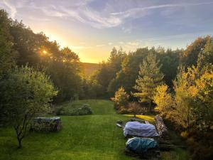 Scenic hilltop retreat for 14