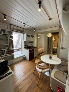 Elsol Mansion - Two Bedroom Flat