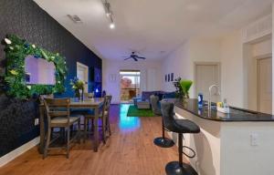 Luxury 2bd,2bth Townhome