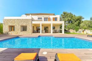 Villa Casa de Pedra by Villa Plus