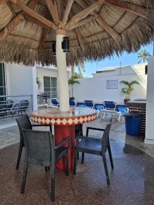 B1 Luxurious Condo a few meters from the beach, Ground floor