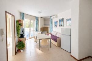 10m dal mare con piscina e parcheggio al coperto