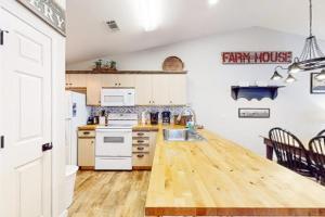 The Farmhouse at Fall Creek