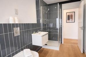 The Roost - 2-Bedroom Apartment - Sleeps 5