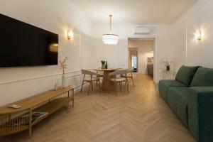 M&D Golden Lion, Residence Halytska 12