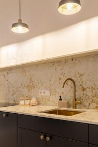 M&D Golden Lion, Residence Halytska 12