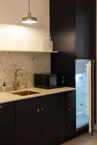 M&D Golden Lion, Residence Halytska 12