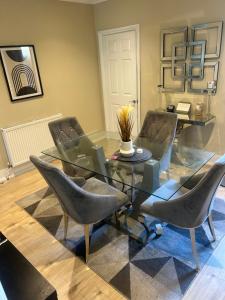 Grays House near Lakeside Free Parking and WiFI