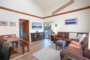 Mountainside Mt. Royal Condo - Stunning Views, Great Year-Round Location