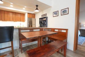 Mountainside Mt. Royal Condo - Stunning Views, Great Year-Round Location