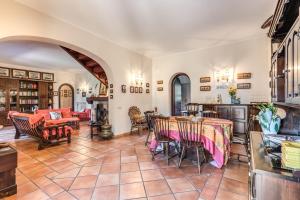 Fregene Villa Annamaria 400mt dal mare, relax e natura