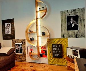 Casa 40th-Music Wood House