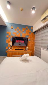 Modern Executive 1BR with Huge Balcony and Sunset View