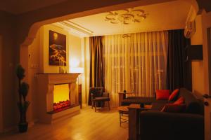 4 BR Flat with Terrace and Hot Tub in Historic Istanbul