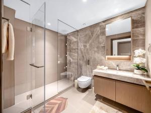 Luxury 1BR Palm View Private Beach & Pool