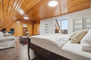 Castle View Rooftop Terrace Penthouse 5BR Old Town